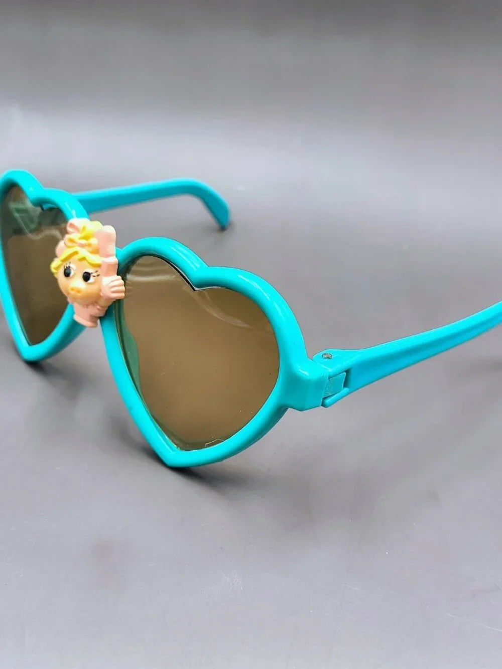 Vintage 1985 Muppet Babies Miss Piggy Plastic Kids Blue Sunglasses Heart-Shaped